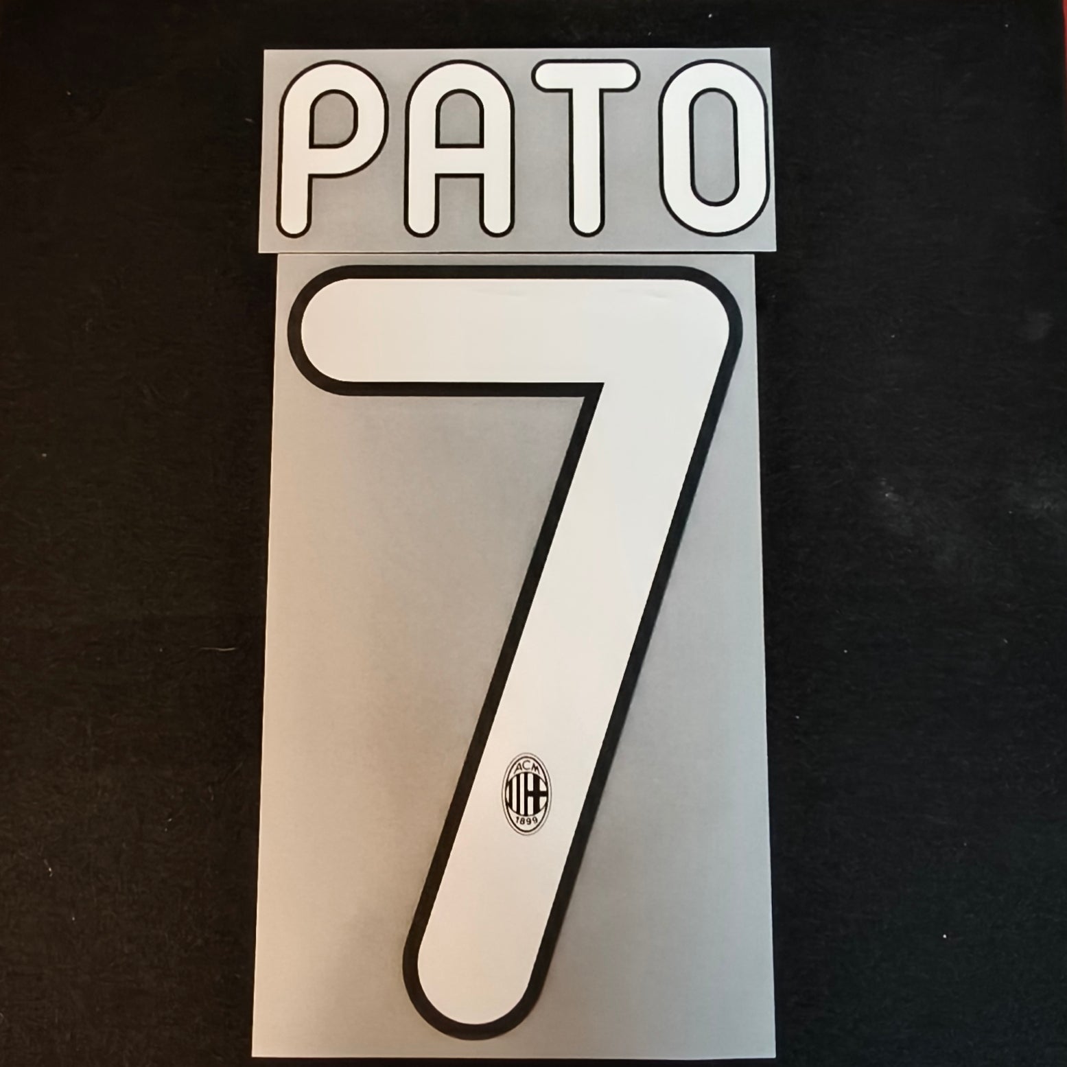 Pato nameset AC Milan