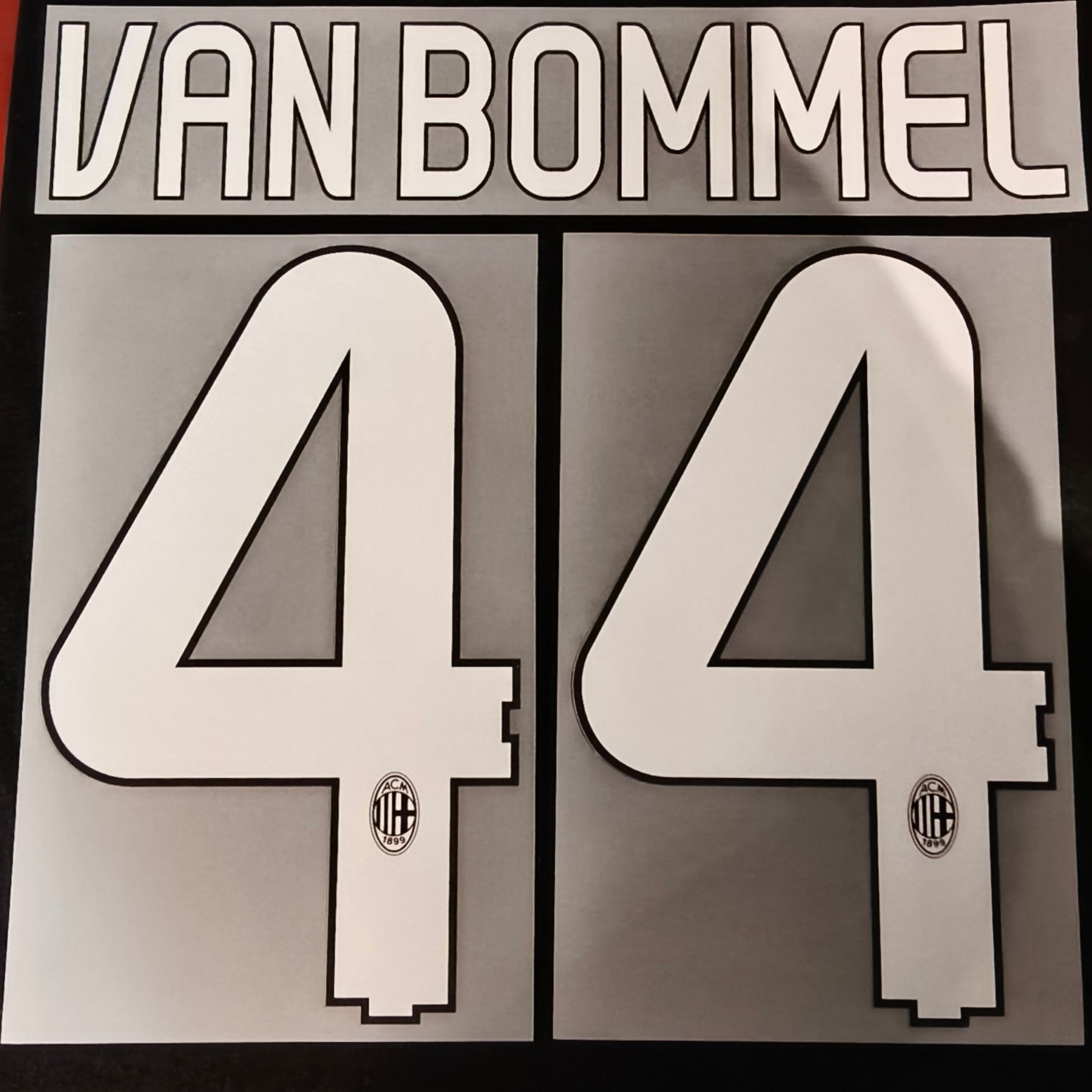 Van Bommel nameset AC Milan home