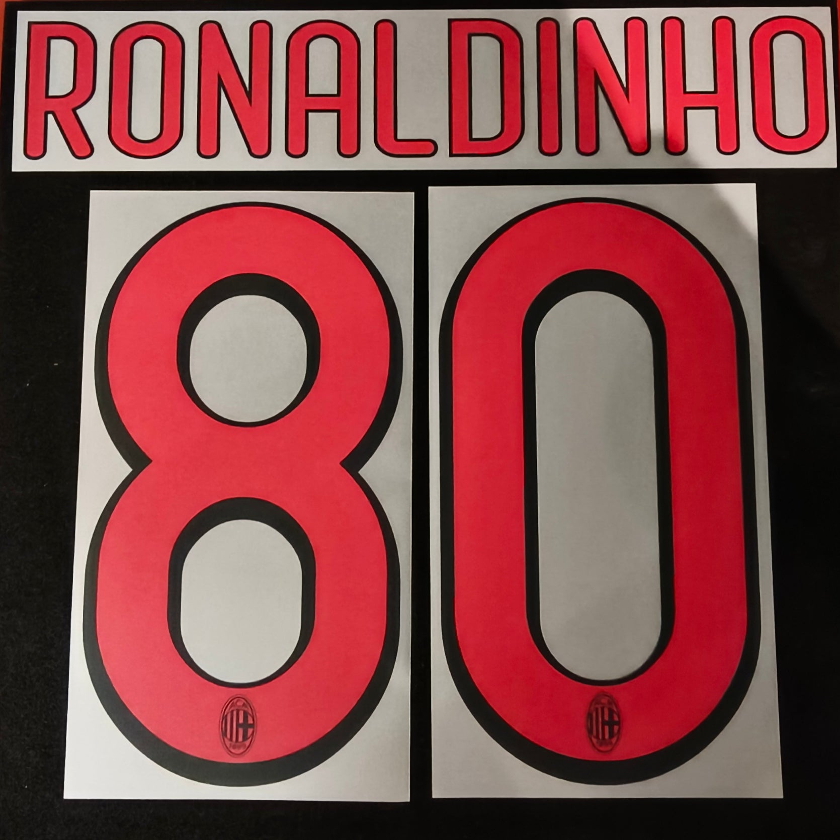 Ronaldinho nameset AC Milan